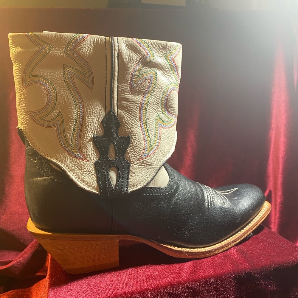 TWISTED X Womens Steppin Out
Cuff Black/Ivory Cowboy, Western Boots